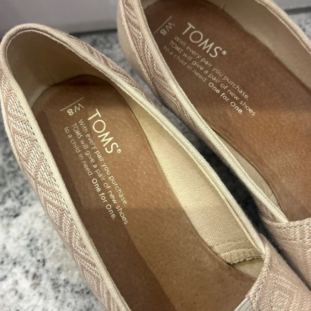 TOMS Women's Beige Geometric Pattern Peep Toe Wedge Shoes Size 8.5 Neutral Cream